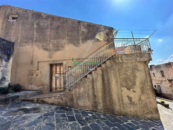 casa indipendente in vendita a Monterosso Almo in zona Monterosso Almo