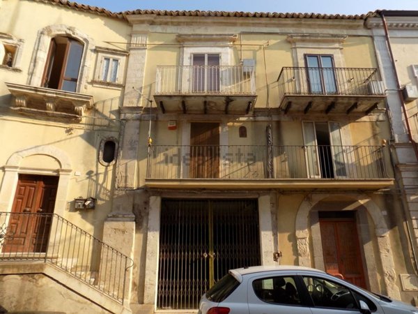 appartamento in vendita a Monterosso Almo in zona Monterosso Almo