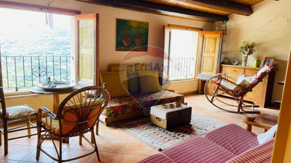 casa indipendente in vendita a Monterosso Almo in zona Monterosso Almo