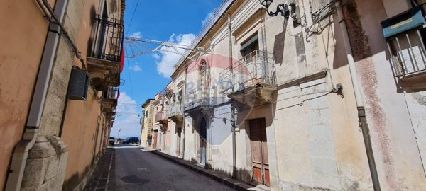 casa indipendente in vendita a Monterosso Almo in zona Monterosso Almo