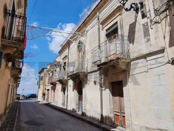 casa indipendente in vendita a Monterosso Almo in zona Monterosso Almo
