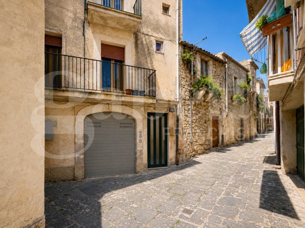 casa indipendente in vendita a Monterosso Almo in zona Monterosso Almo