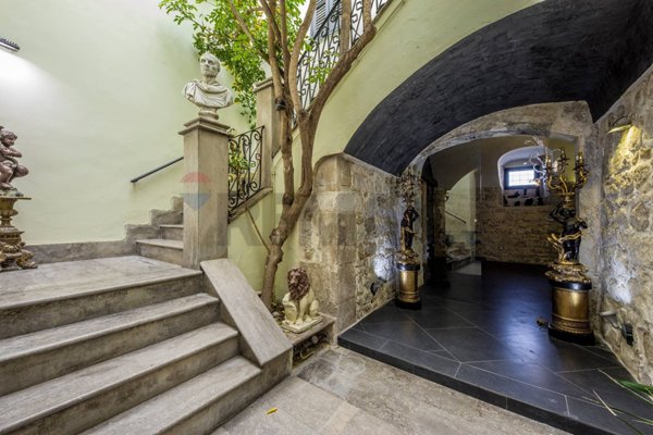 casa indipendente in vendita a Monterosso Almo in zona Monterosso Almo
