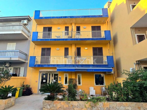 intera palazzina in vendita a Pozzallo