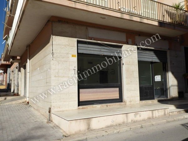 locale commerciale in vendita a Pozzallo