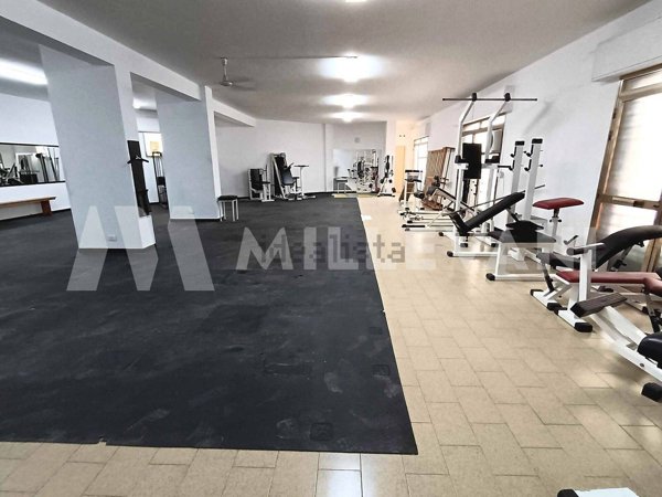 locale commerciale in vendita a Pozzallo