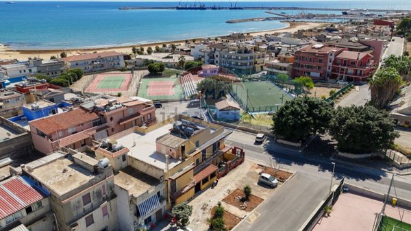 locale commerciale in vendita a Pozzallo