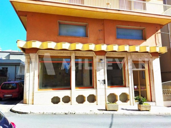 locale commerciale in vendita a Pozzallo