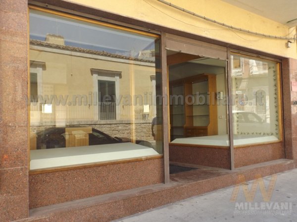 locale commerciale in vendita a Pozzallo