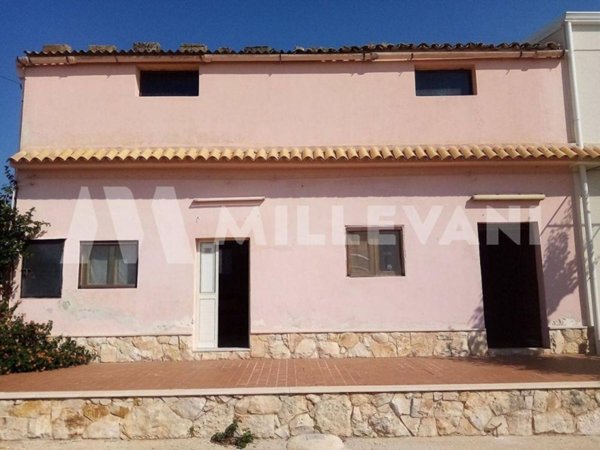 locale di sgombero in vendita a Pozzallo