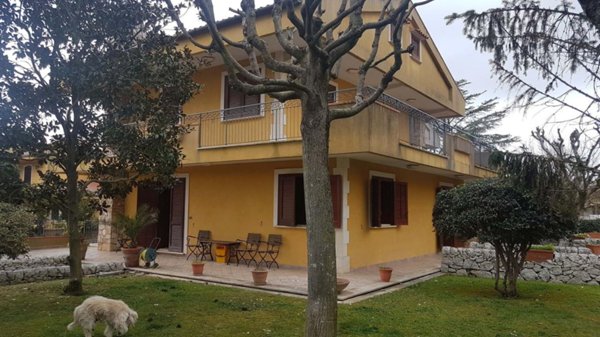 casa indipendente in vendita a Ragusa