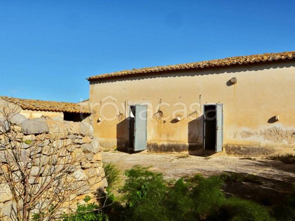 casa indipendente in vendita a Ragusa in zona Marina