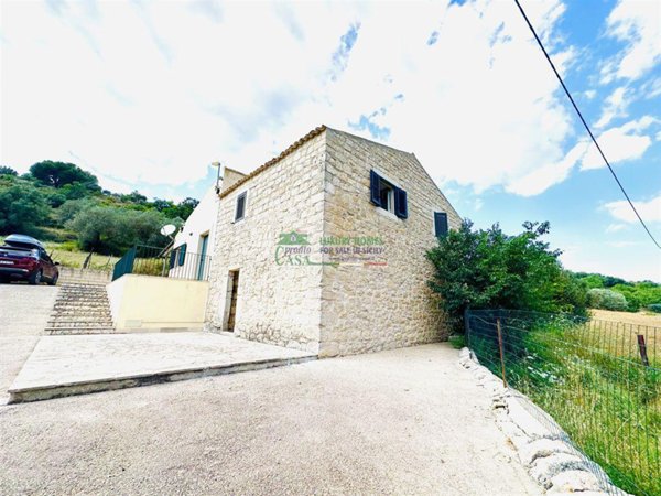 casa indipendente in vendita a Ragusa in zona San Giacomo / Bellocozzo