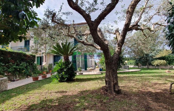 casa indipendente in vendita a Ragusa