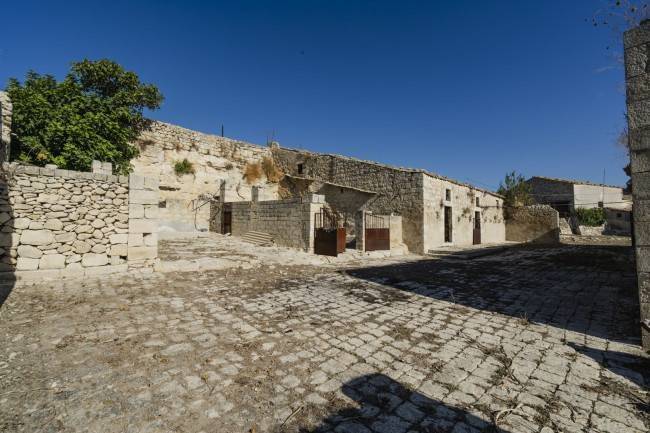 casa indipendente in vendita a Ragusa in zona San Giacomo / Bellocozzo