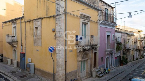 casa indipendente in vendita a Ragusa in zona Ibla