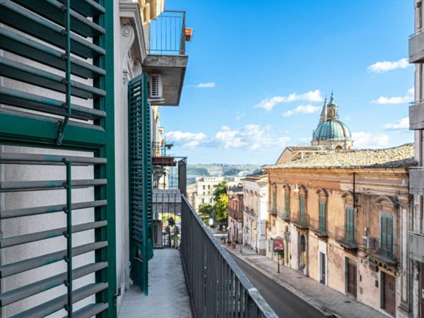 intera palazzina in vendita a Ragusa in zona Ibla