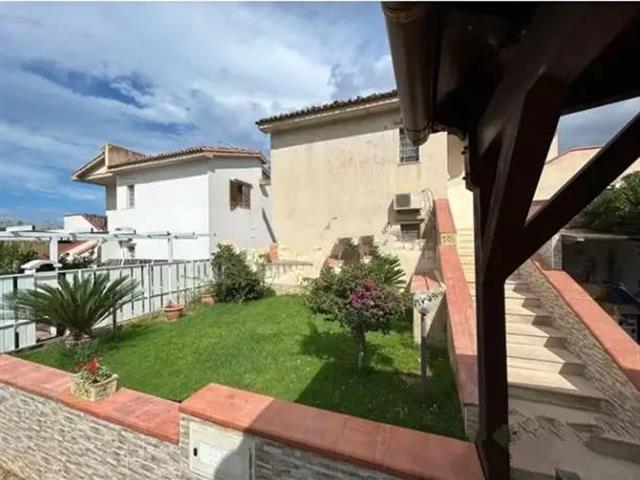 casa indipendente in vendita a Ragusa