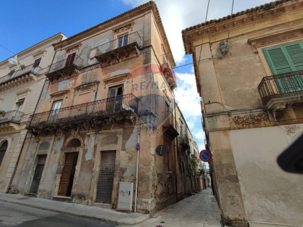 casa indipendente in vendita a Ragusa in zona Ibla