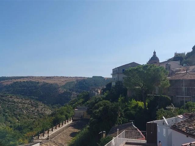 intera palazzina in vendita a Ragusa in zona Ibla