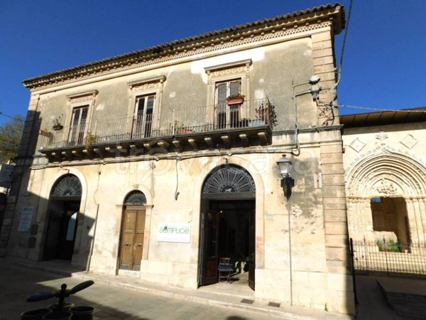 locale commerciale in vendita a Ragusa in zona Ibla