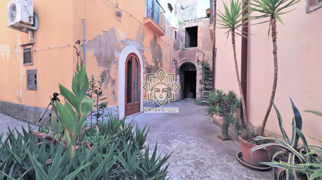 casa indipendente in vendita a Ragusa in zona Ibla