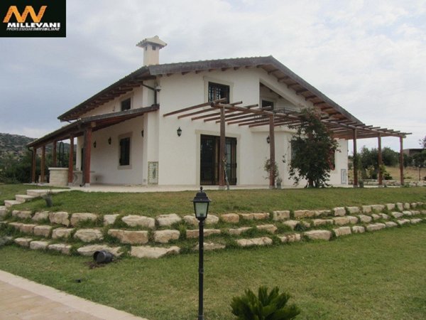 casa indipendente in vendita a Ragusa in zona Marina