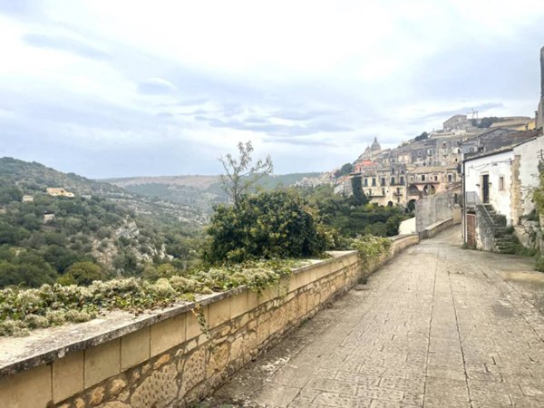 casa indipendente in vendita a Ragusa in zona Ibla