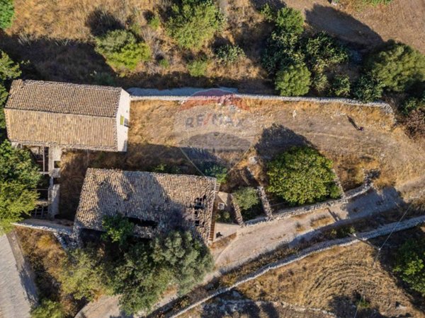 casa indipendente in vendita a Ragusa