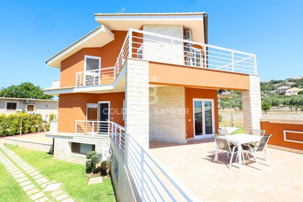 casa indipendente in vendita a Ragusa in zona Marina