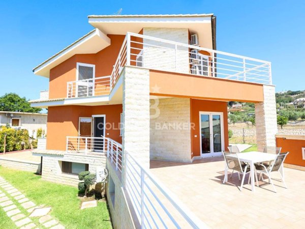 casa indipendente in vendita a Ragusa in zona Marina