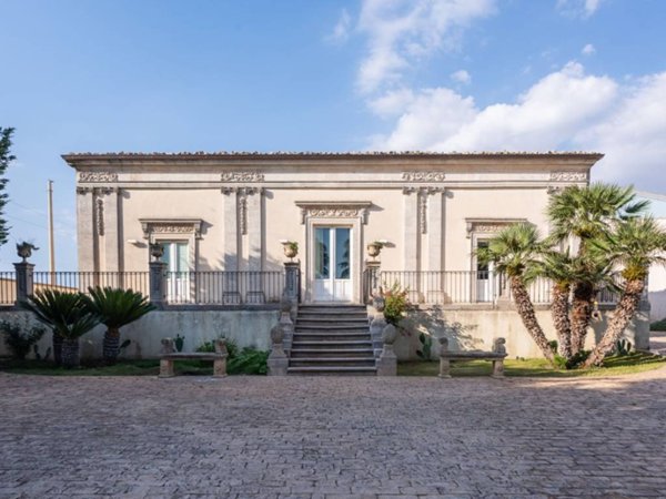 casa indipendente in vendita a Ragusa in zona Ibla
