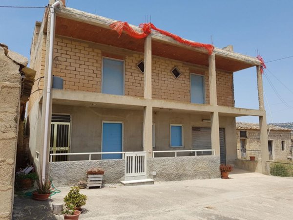 casa indipendente in vendita a Ragusa in zona Marina