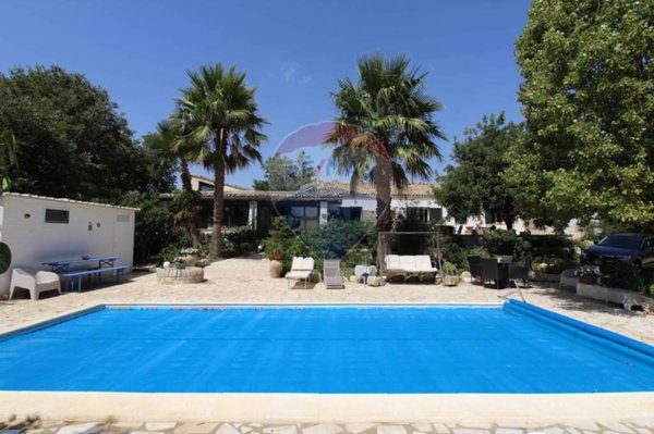 casa indipendente in vendita a Ragusa in zona San Giacomo / Bellocozzo