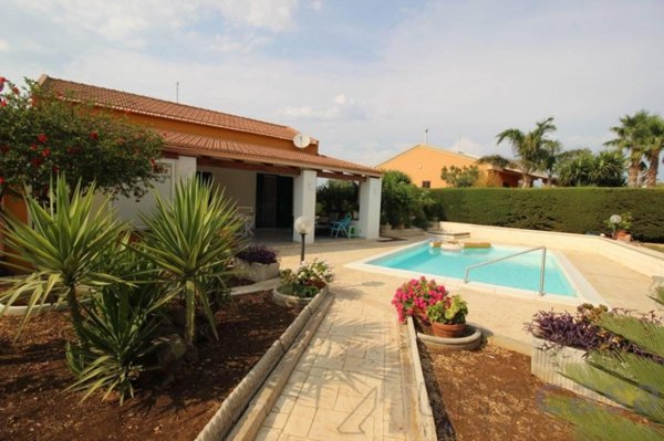 casa indipendente in vendita a Ragusa in zona Marina