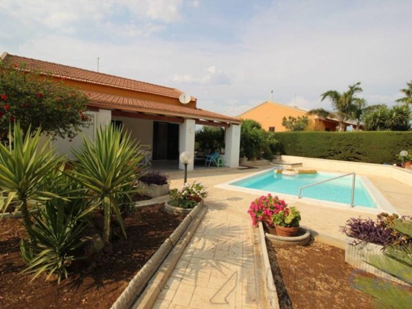 casa indipendente in vendita a Ragusa in zona Marina