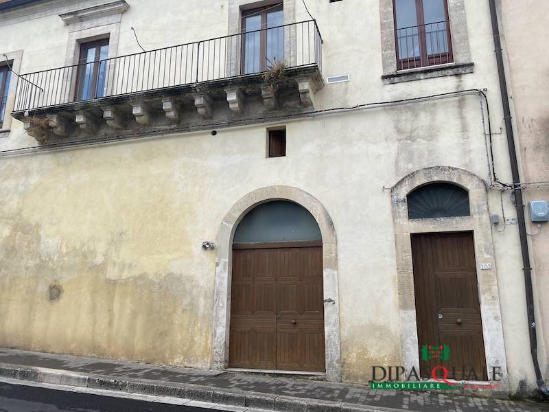 casa indipendente in vendita a Ragusa in zona Ibla