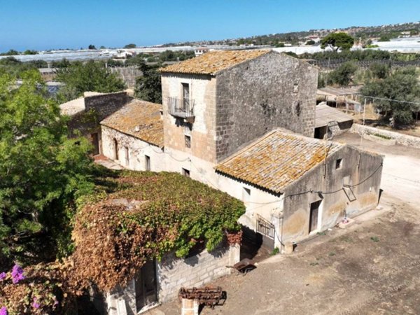 casa indipendente in vendita a Ragusa in zona Marina