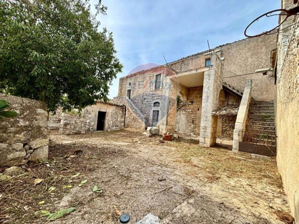 casa indipendente in vendita a Ragusa