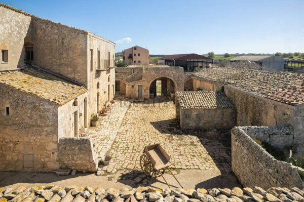 casa indipendente in vendita a Ragusa in zona Marina