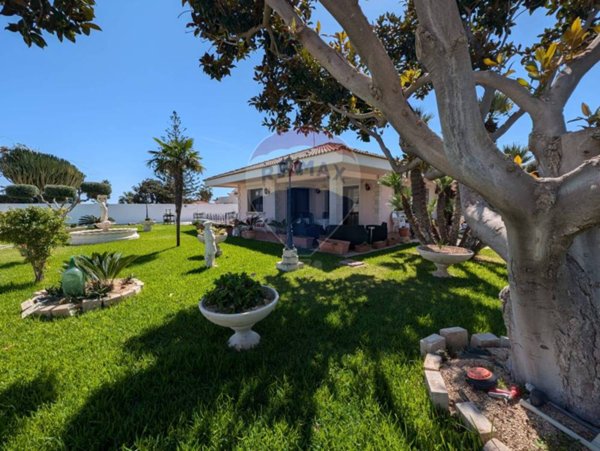 casa indipendente in vendita a Ragusa in zona Marina