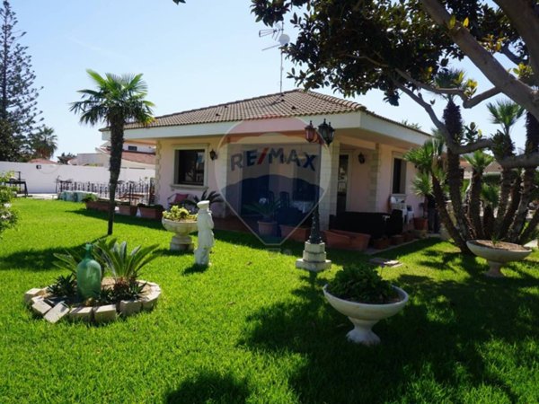 casa indipendente in vendita a Ragusa in zona Marina