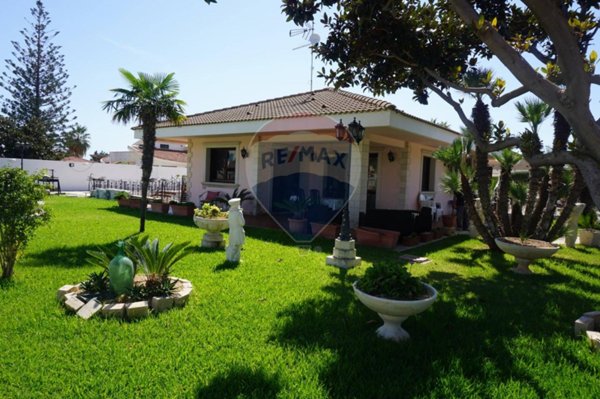 casa indipendente in vendita a Ragusa in zona Marina
