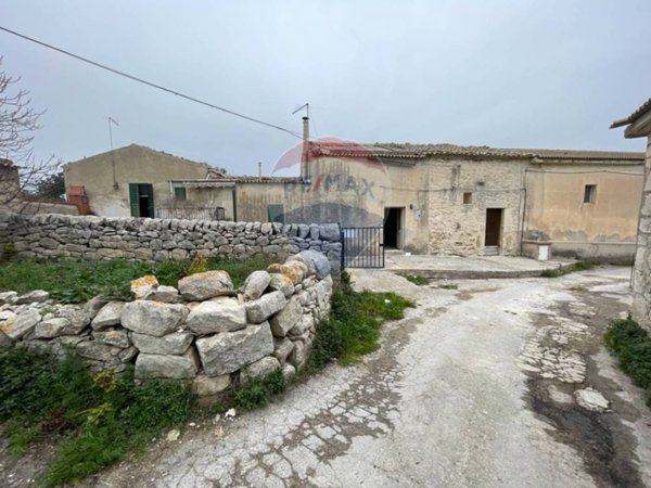 casa indipendente in vendita a Ragusa in zona San Giacomo / Bellocozzo