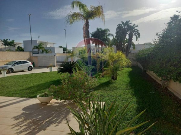 casa indipendente in vendita a Ragusa in zona Marina
