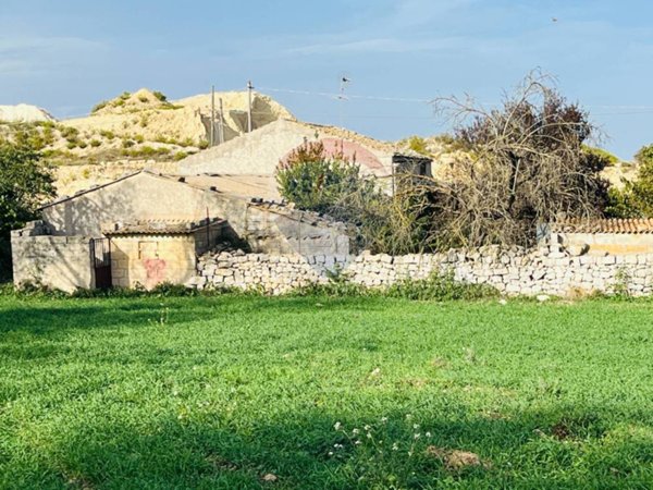casa indipendente in vendita a Ragusa in zona San Giacomo / Bellocozzo