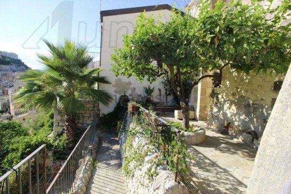casa indipendente in vendita a Ragusa in zona Ibla