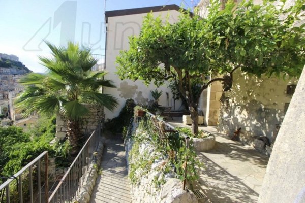 casa indipendente in vendita a Ragusa in zona Ibla