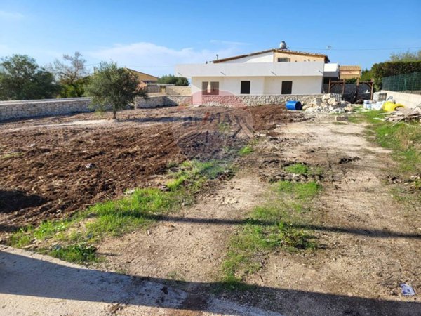 casa indipendente in vendita a Ragusa in zona Marina