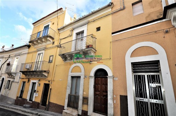 casa indipendente in vendita a Ragusa in zona Ibla